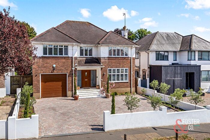 4 Bedroom Detached House For Sale In Woodland Drive, Hove, BN3