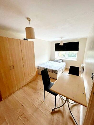 2 Bedroom Flat To Rent In Onyx Mews, London, E15