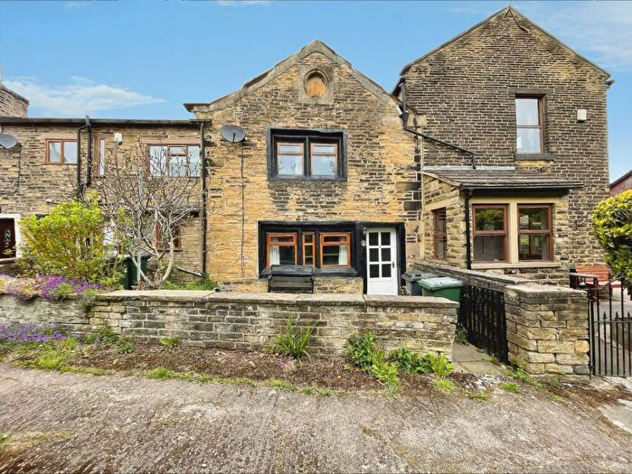 3 Bedroom Cottage For Sale In Haigh Fold Bradford, BD2