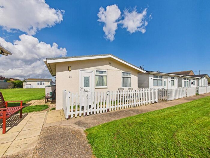 2 Bedroom Chalet For Sale In Seaholme Road, Mablethorpe, LN12
