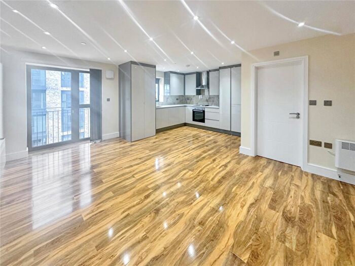 1 Bedroom Apartment To Rent In Church Street, Slough, Berkshire, SL1