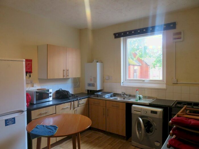 3 Bedroom Flat To Rent In Albert Grove, Nottingham, Nottinghamshire, NG7