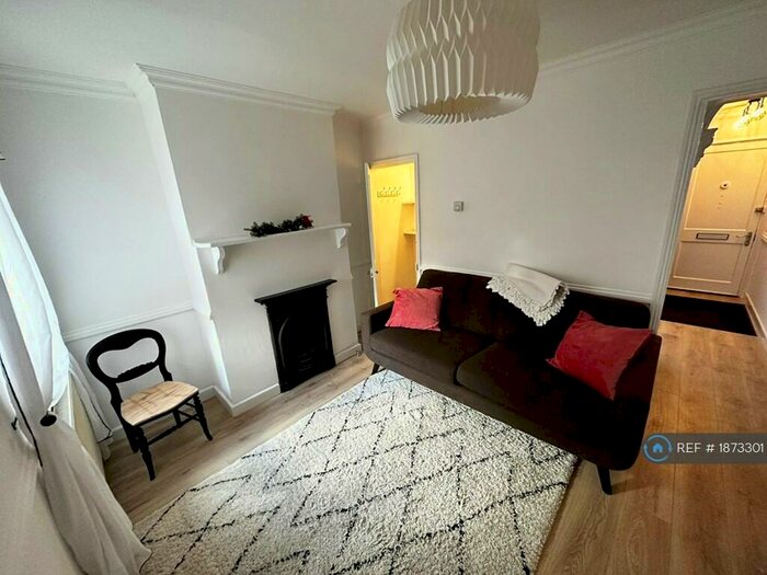 3 Bedroom End Of Terrace House To Rent In Hawk Cottage, Reading, RG1