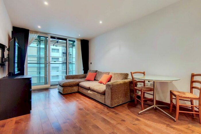 1 Bedroom Flat To Rent In Queenstown Road, Battersea Park, London, SW11