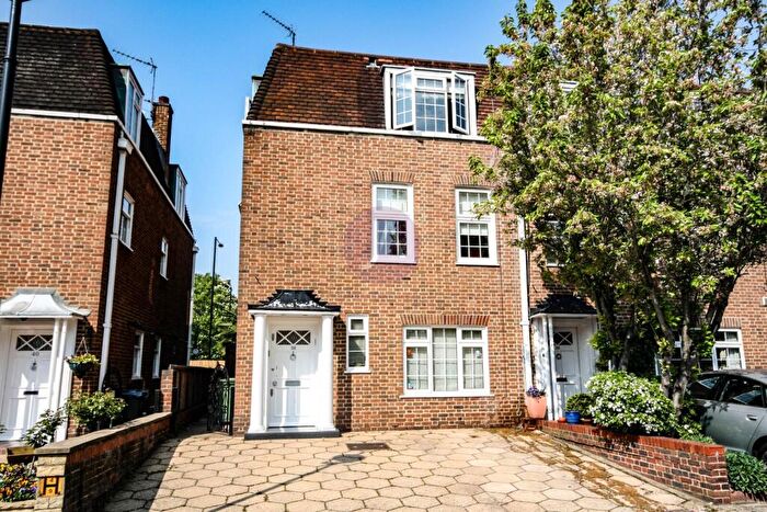 4 Bedroom End Of Terrace House To Rent In The Marlowes, St John's Wood, London, NW8