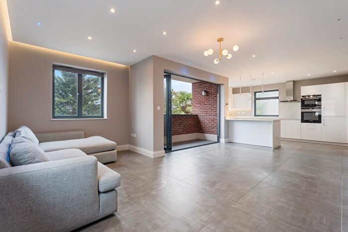 2 Bedroom Apartment For Sale In Finchley Road, Golders Green, NW11