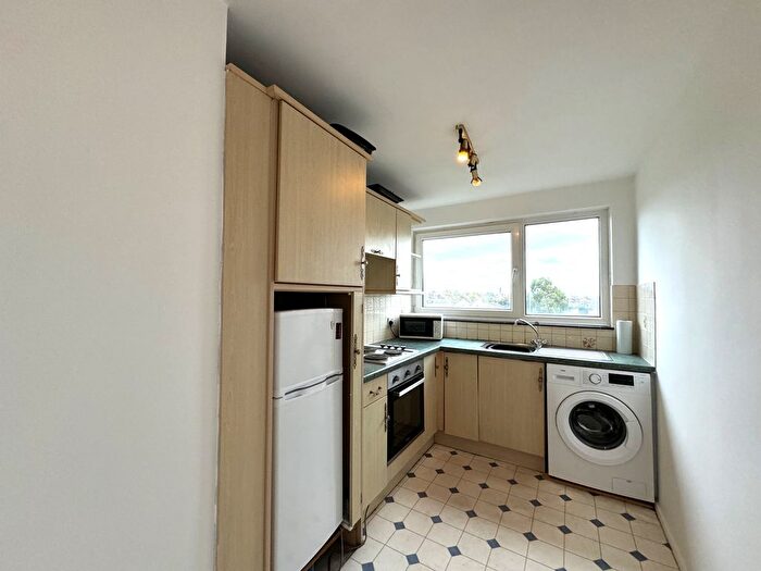 1 Bedroom Flat To Rent In Blackboy Road, Exeter, EX4