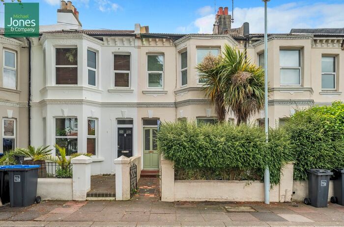 2 Bedroom Flat To Rent In Ashdown Road, Worthing, West Sussex, BN11