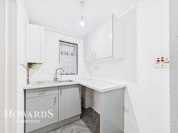 1 Bedroom Apartment For Sale In Stradbroke Road, Lowestoft, NR33
