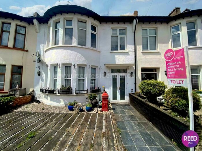 2 Bedroom Flat To Rent In Elderton Road, Westcliff On Sea, SS0