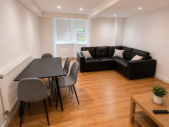 4 Bedroom Block Of Flats To Rent In Clarendon Road, Leeds, LS2