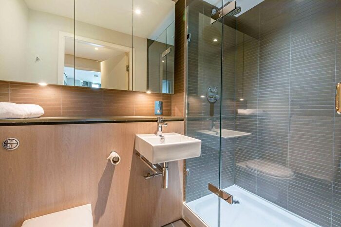 3 Bedroom Flat To Rent In Merchant Square East, Paddington, London, W2