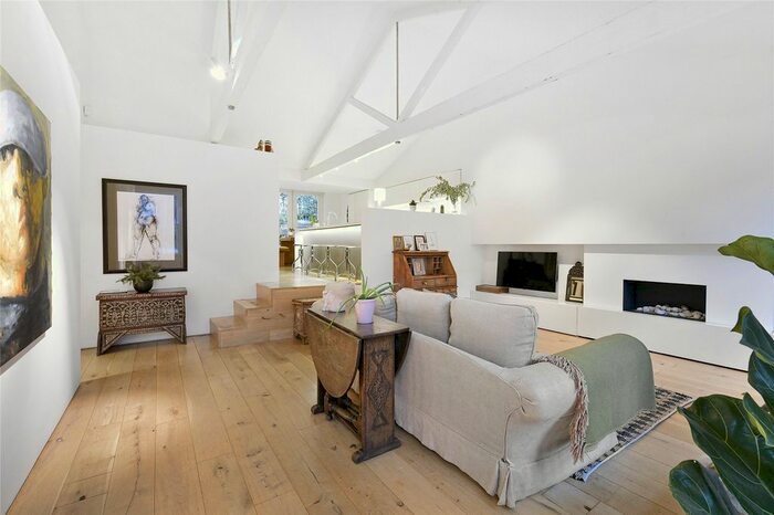 2 Bedroom Flat To Rent In Jay Mews, London, SW7