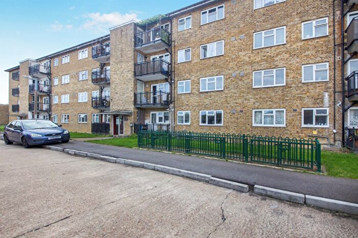 2 Bedroom Flat For Sale In Ladyshot, Harlow, CM20
