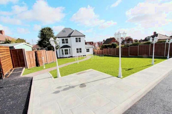 3 Bedroom Apartment To Rent In Oakleigh Road North, Whetstone, N20