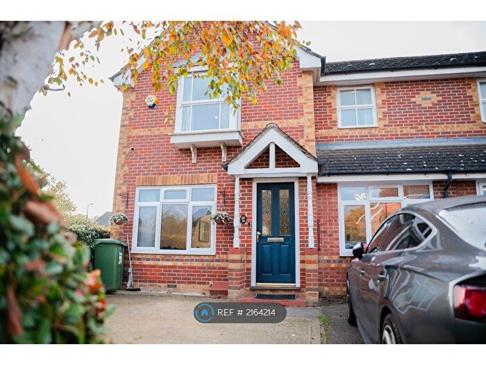 4 Bedroom End Of Terrace House To Rent In Eltham Avenue, Slough, SL1