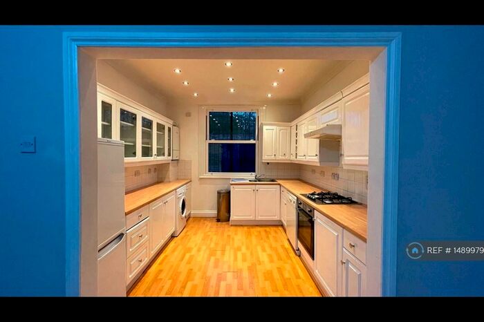 3 Bedroom Flat To Rent In Allen Road, London, N16