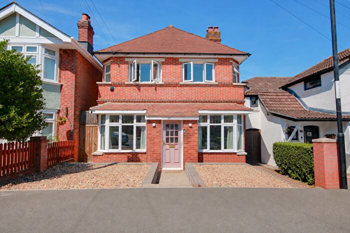 3 Bedroom Detached House For Sale In Bitterne Park, Southampton, SO18