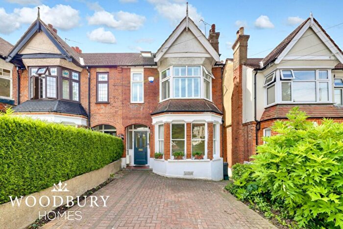 2 Bedroom Ground Maisonette For Sale In Queens Road, Loughton, IG10