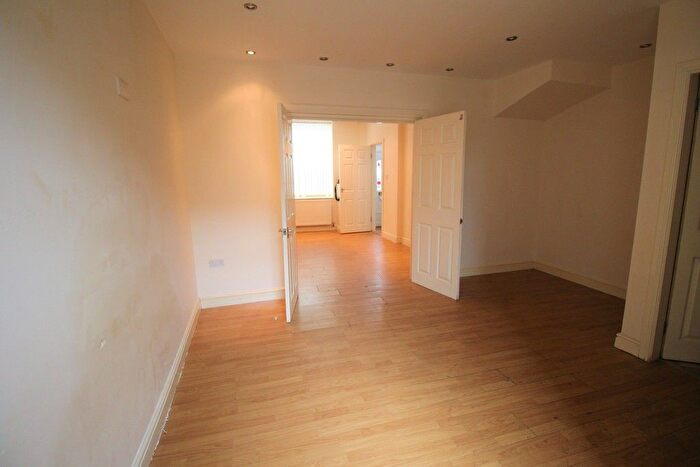 3 Bedroom Terraced House To Rent In Park Street, Oldham, OL8