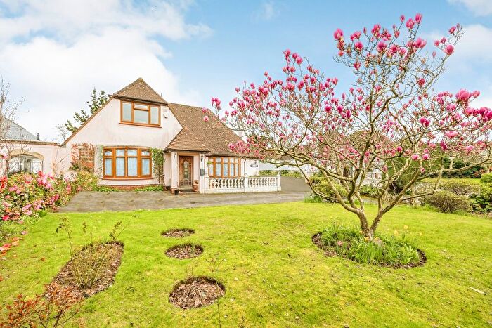 3 Bedroom Detached House For Sale In Faversham Road, Kennington, Ashford, TN24