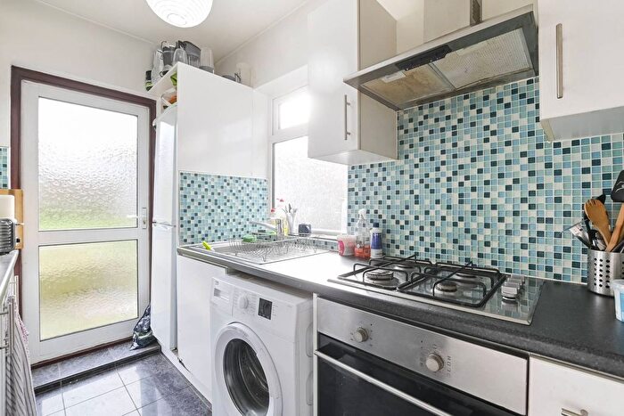 3 Bedroom Semi-Detached House To Rent In Broadwater Road, Tooting Broadway, London, SW17