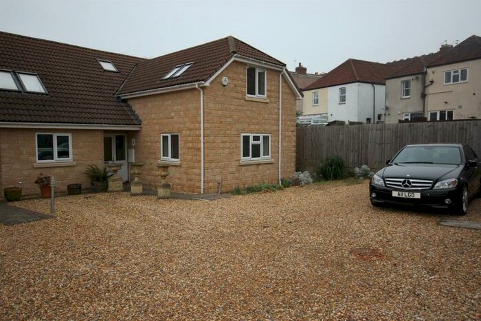 3 Bedroom Semi-Detached House To Rent In Mayfields, BS31