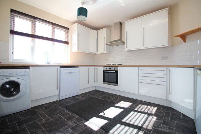 4 Bedroom Maisonette To Rent In Stoneleigh Broadway, Stoneleigh, KT17