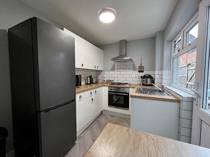 4 Bedroom House To Rent In City Road, Beeston, Nottingham, Nottinghamshire, NG9