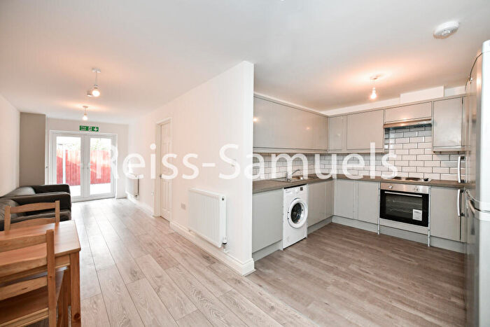 6 Bedroom Terraced House To Rent In Lockesfield Place, Tower Hamlets, London, E14
