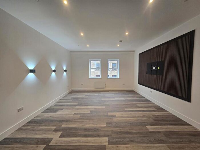 2 Bedroom House To Rent In Stamford Street, Ashton-Under-Lyne, OL6