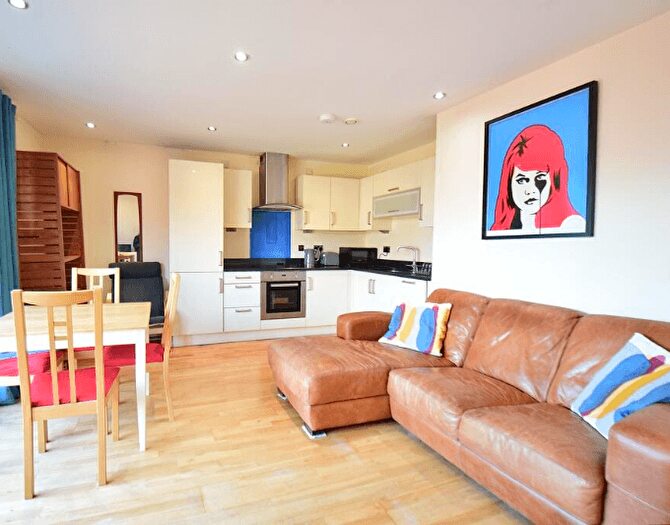 3 Bedroom Flat To Rent In Chettle Close, London, SE1
