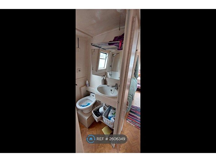 2 Bedroom Houseboat To Rent In Arlington Avenue, London, N1