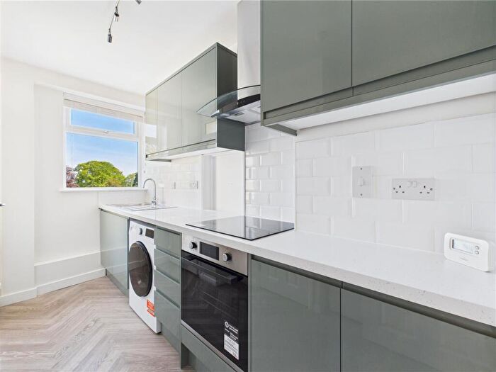 2 Bedroom Flat To Rent In Flat Croft Court, Grammar School Walk, Hitchin, SG5