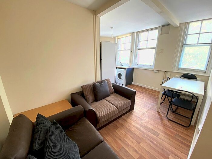 3 Bedroom Flat To Rent In Aylward Street, Portsmouth, PO1