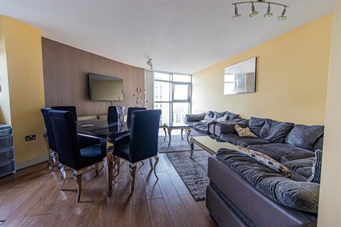 2 Bedroom Apartment For Sale In Bute Terrace, Cardiff Centre, CF10
