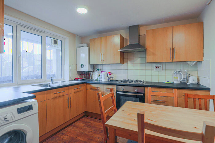 5 Bedroom Maisonette To Rent In O'Leary Square, London, E1