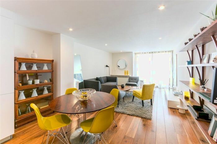 3 Bedroom Flat To Rent In Newman Street, Fitzrovia, London, W1T