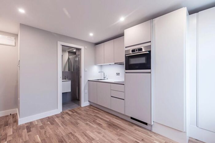 Flat To Rent In Fordwych Road, NW2