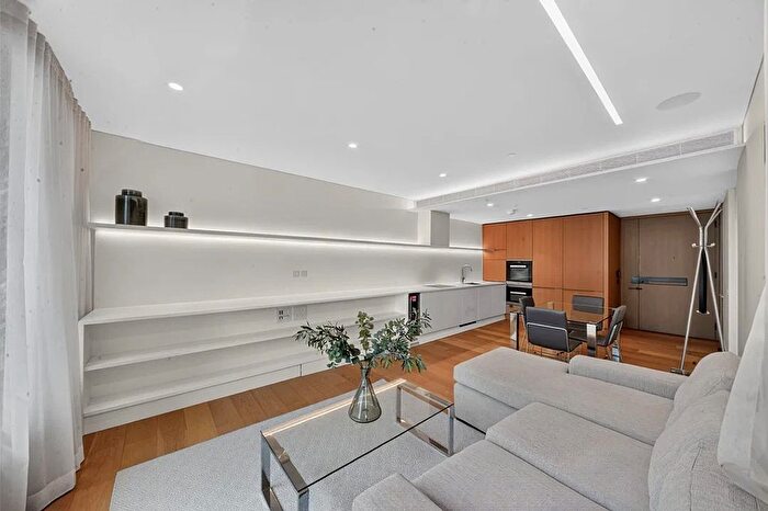1 Bedroom Flat For Sale In Rathbone Place, London, W1T