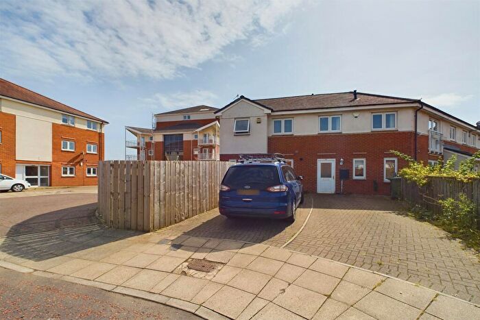 3 Bedroom End Of Terrace House To Rent In Bittern Close, Gateshead, NE11