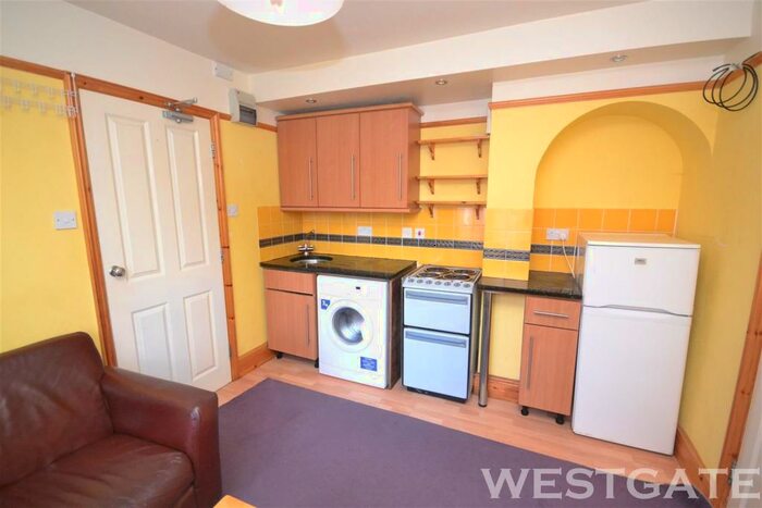 1 Bedroom Flat To Rent In Wokingham Road, Reading, RG6