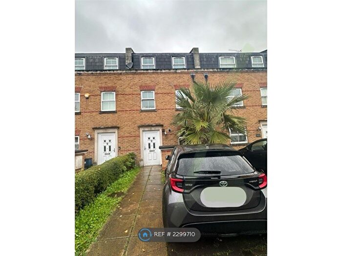 Studio To Rent In Knighton Terrace, London, E11