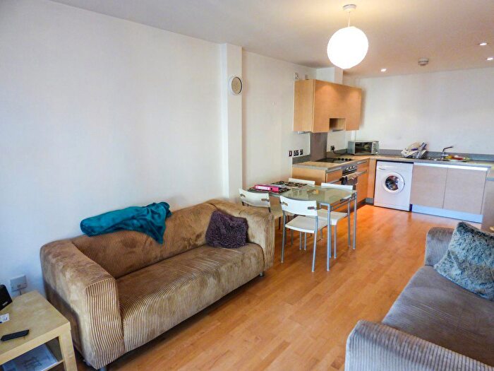 2 Bedroom Flat To Rent In Apt Dain Court, B29
