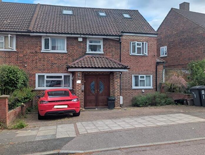 7 Bedroom Semi-Detached House To Rent In George Crescent, London, N10