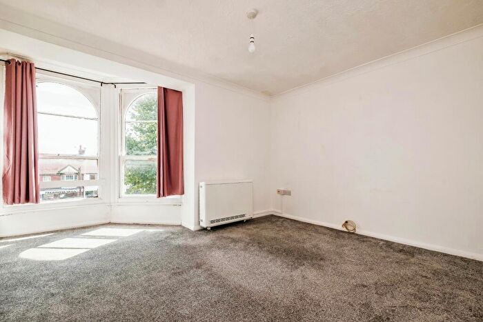 1 Bedroom Flat For Sale In Broadwater Road, Worthing, West Sussex, BN14