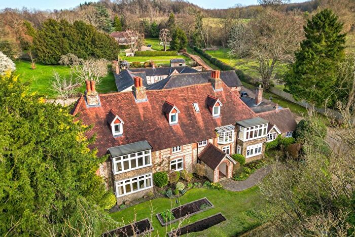 8 Bedroom Detached House For Sale In Green Dene, East Horsley, KT24