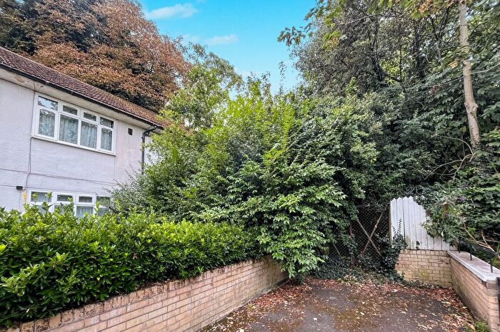 3 Bedroom End Terrace House For Sale In Gauden Close, London, SW4
