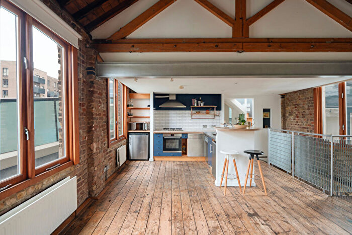 2 Bedroom Mews For Sale In Painters Mews Iii, London, SE16