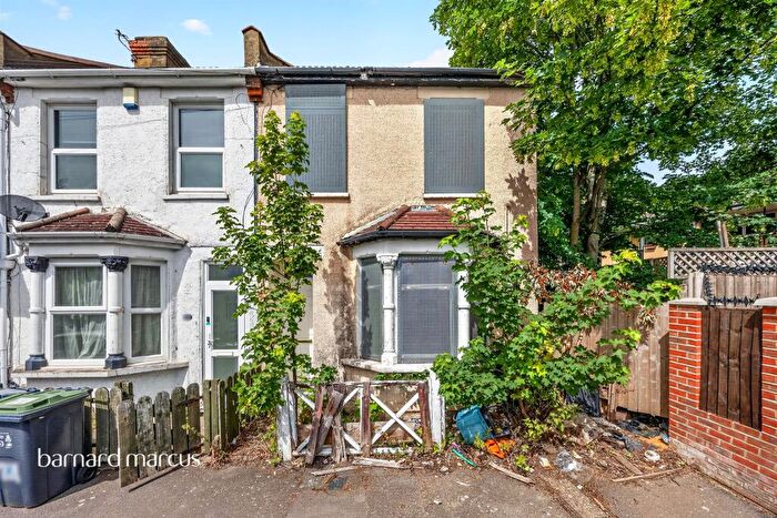 3 Bedroom End Of Terrace House For Sale In Guildford Road, Croydon, CR0